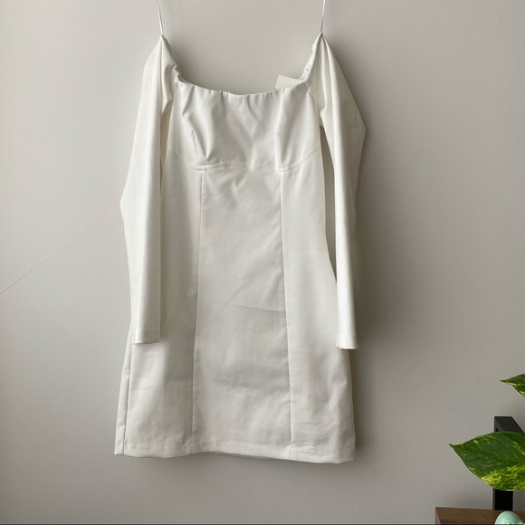 White dress - Picture 1 of 3